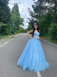 Бална рокля тип принцеса в светло син цвят и обувки