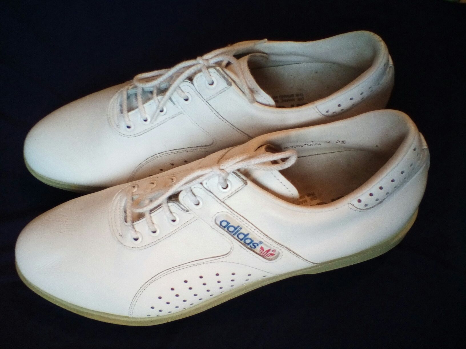 Adidas piele vintage cu crampoane (made in Yugoslavia, anii '80)
