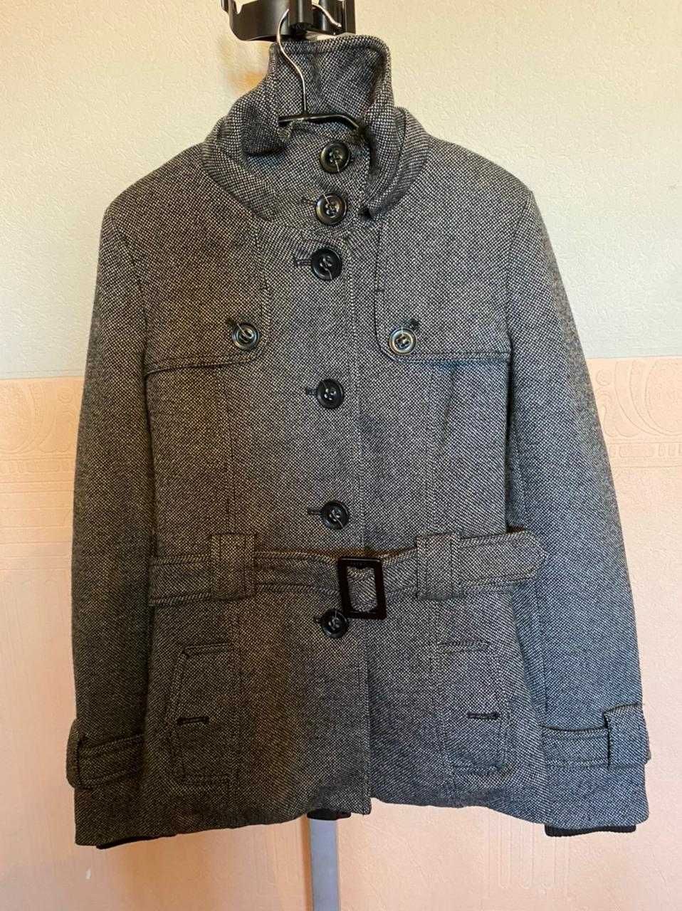 Продам шерстяное пальто на осень-зиму