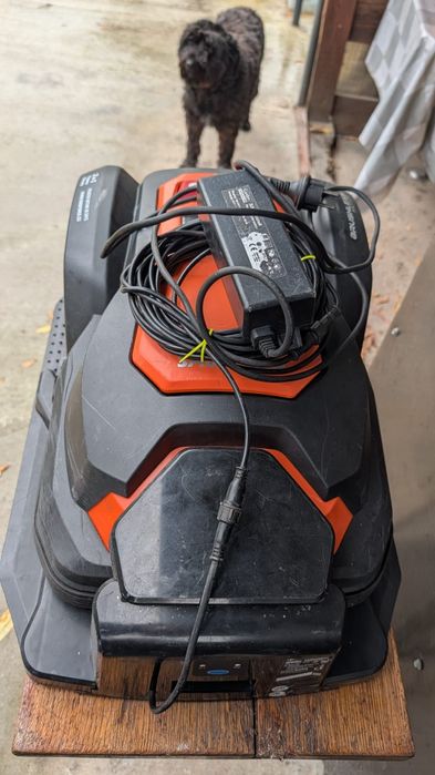 Robot tuns iarbă Yard SA650ECO