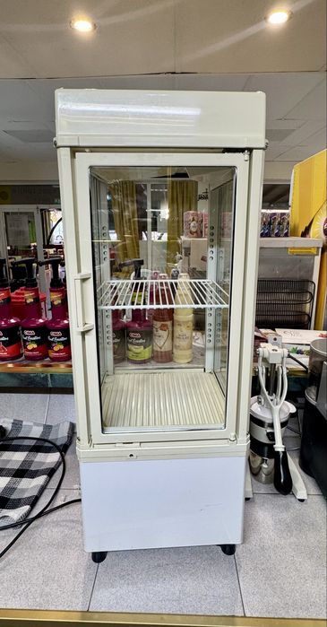 Хладилна витрина