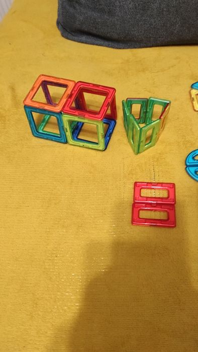 Piese magnetice pentru construit