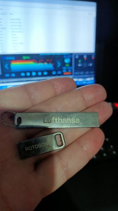 stick muzică 64GB  (Flac) anii 80s , 90s 2000