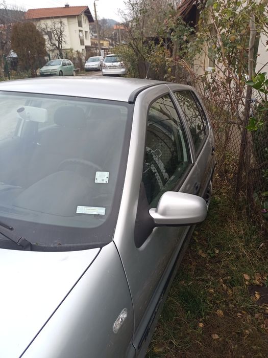 VW polo автомобил