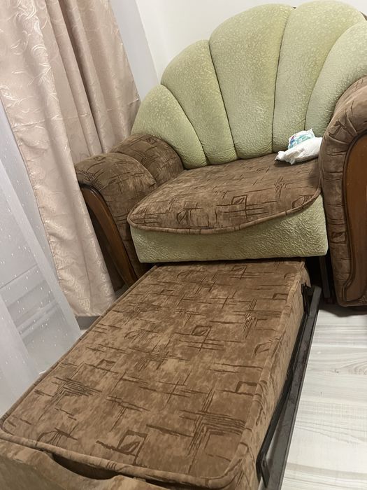 Vand 2 fotolii , acestea se fac si pat  sunt mari spatioase si comode