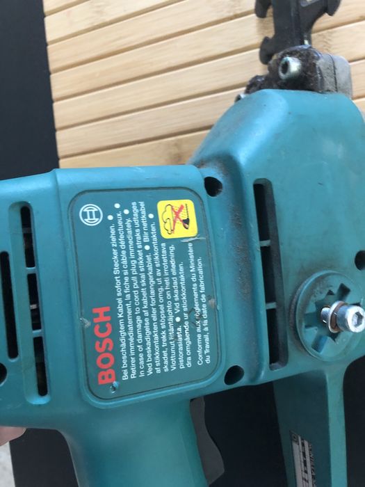 Foarfeca electrica pentru tuns gard viu