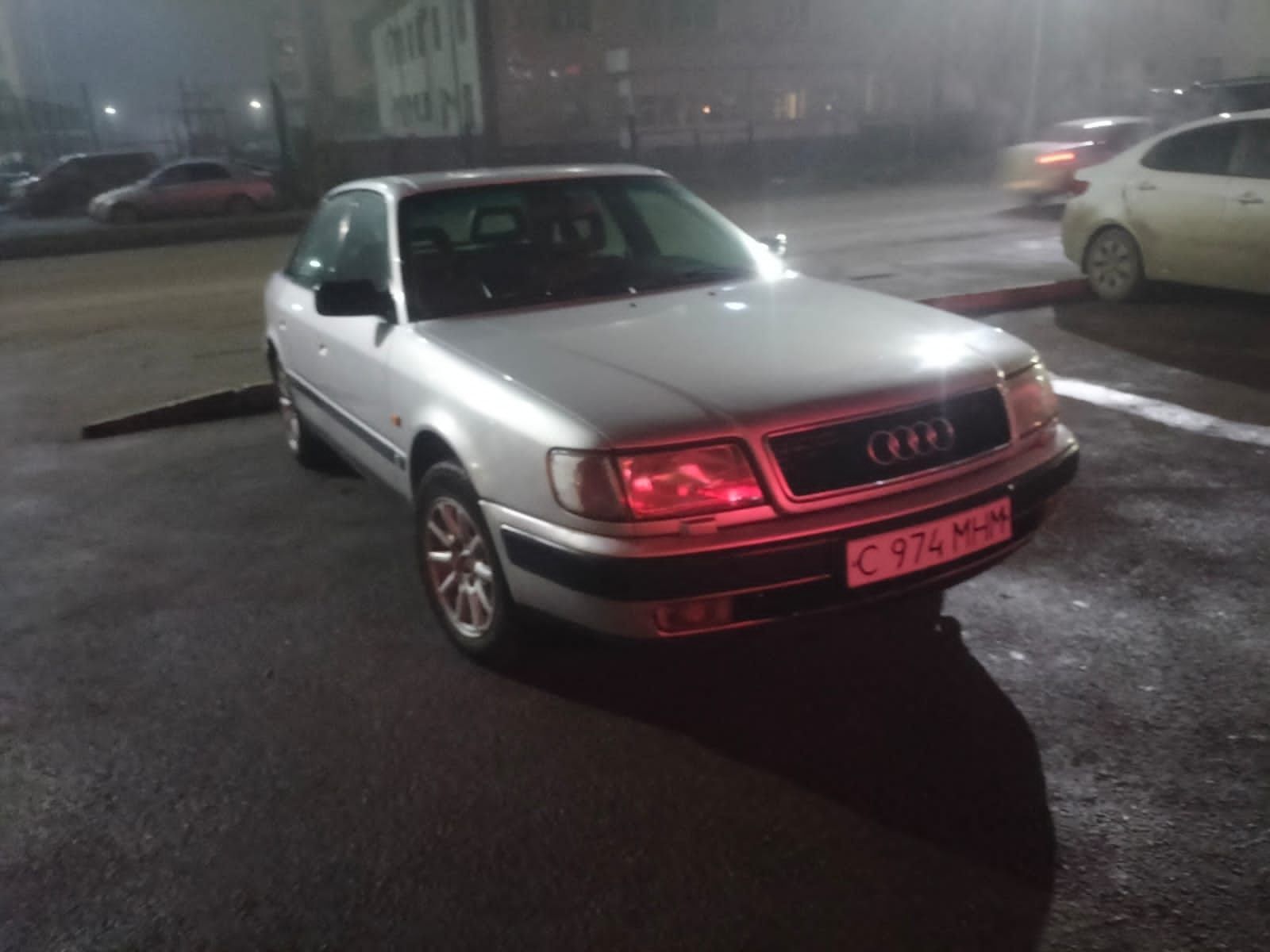 Срочно продам Audi 100