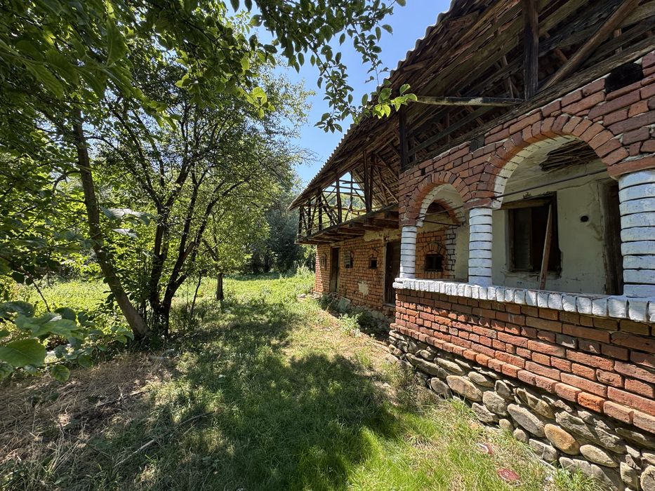 Casa + teren spectaculos 3.700 mp - Corbi, Arges