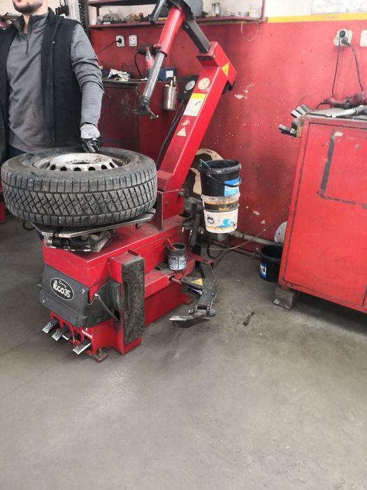 TECO 35 – Машина за монтаж и демонтаж на гуми

Продавам автоматична ма