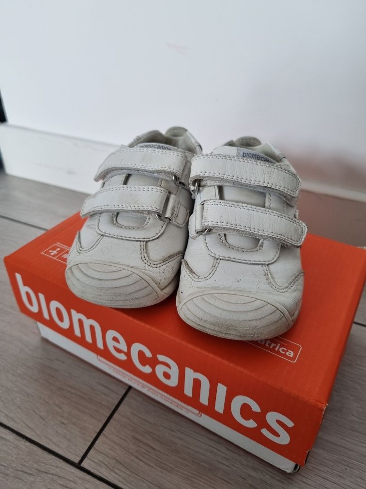 Pantofi Biomecanics marimea 23