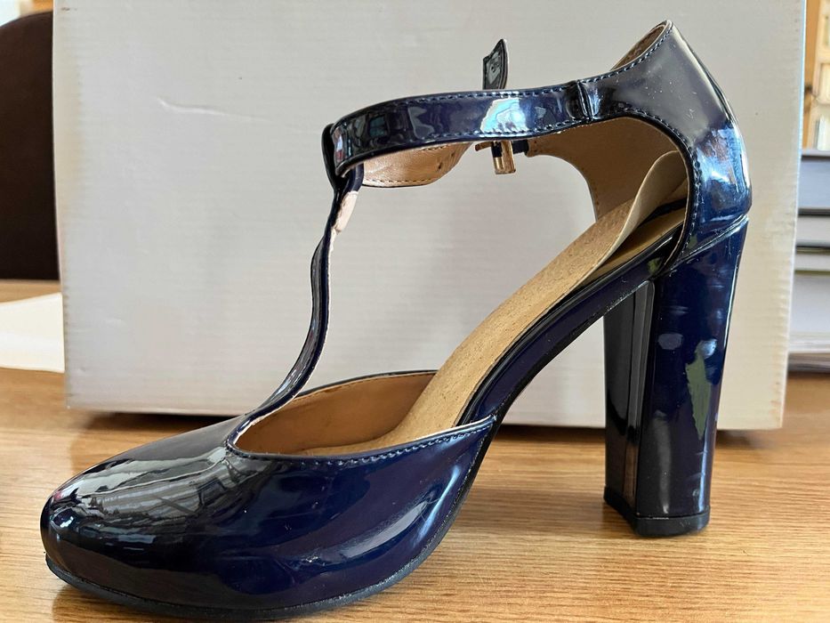 Pantofi eleganti
