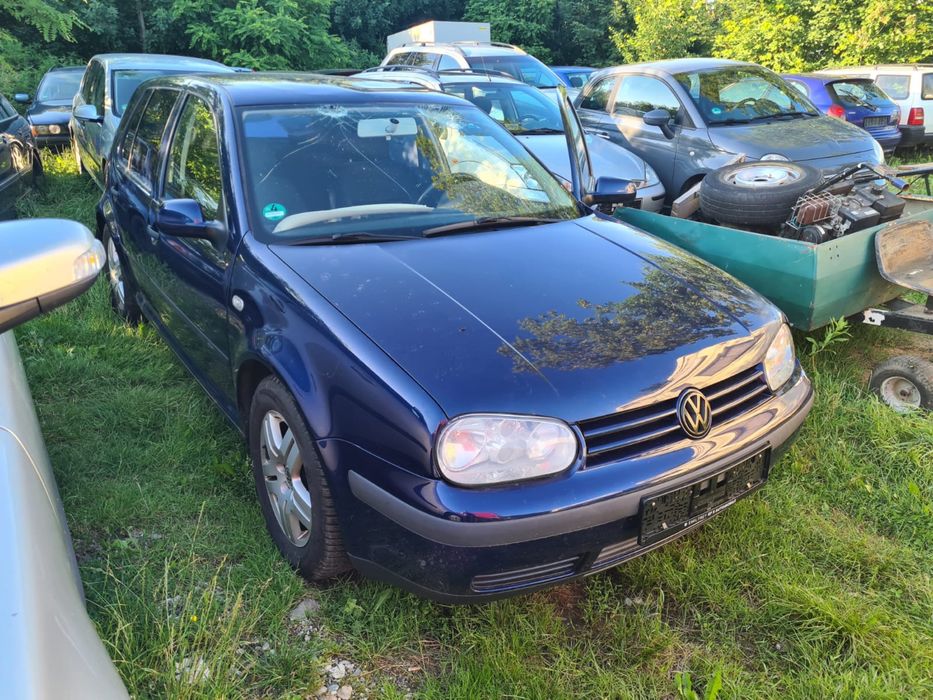 Grila cu emblema fata vw Golf 4 LA7W LC9Z LA5G originala impecabila