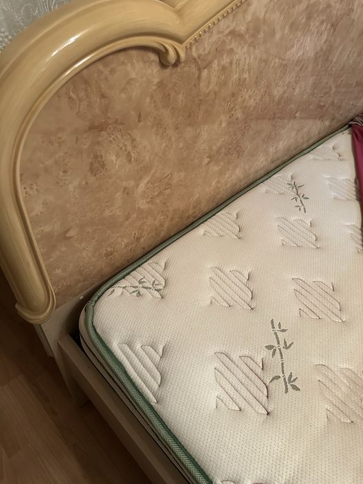 Срочно продам кравать с матрасом