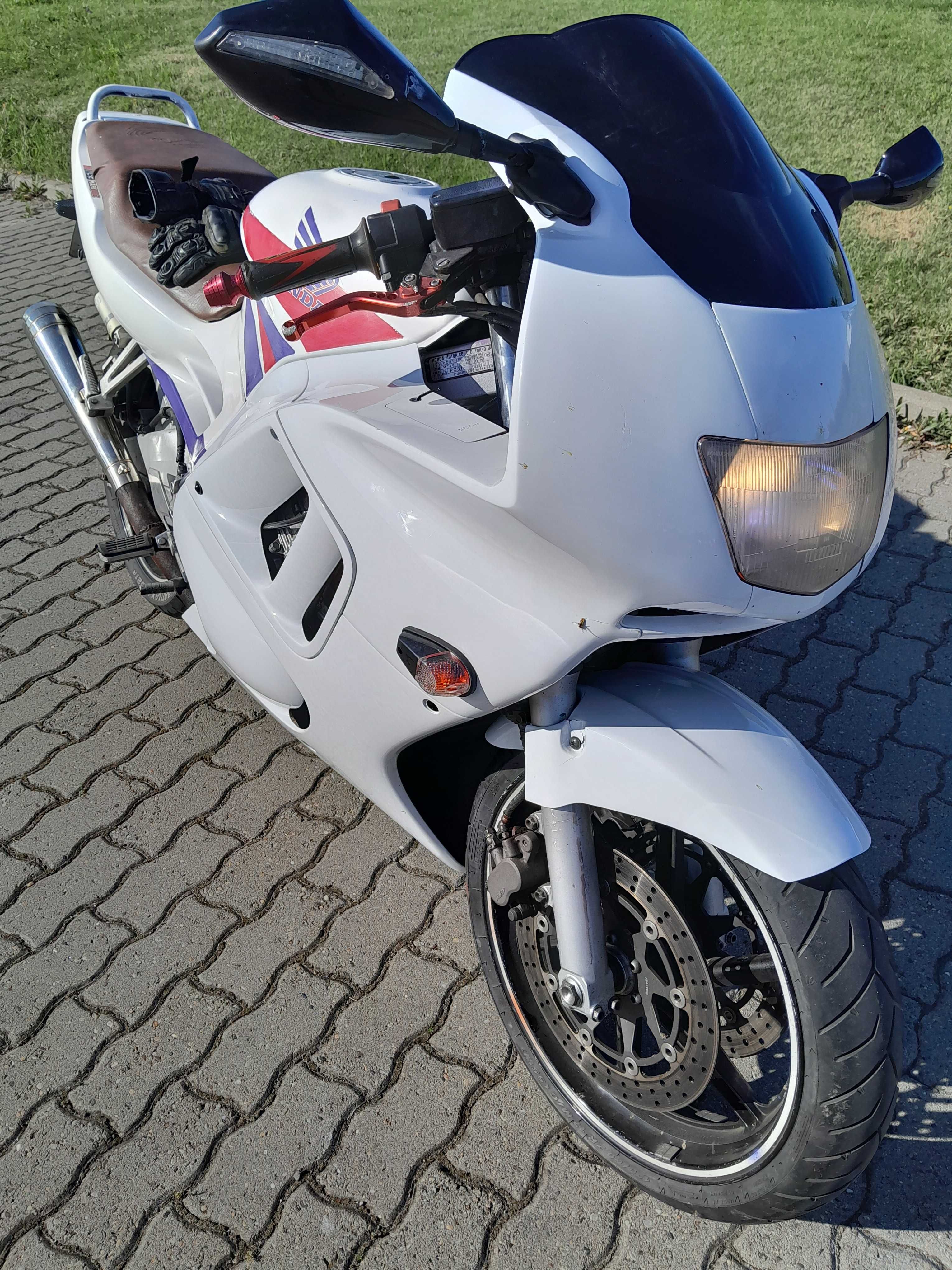 Honda cbr 600 f3 an 1995