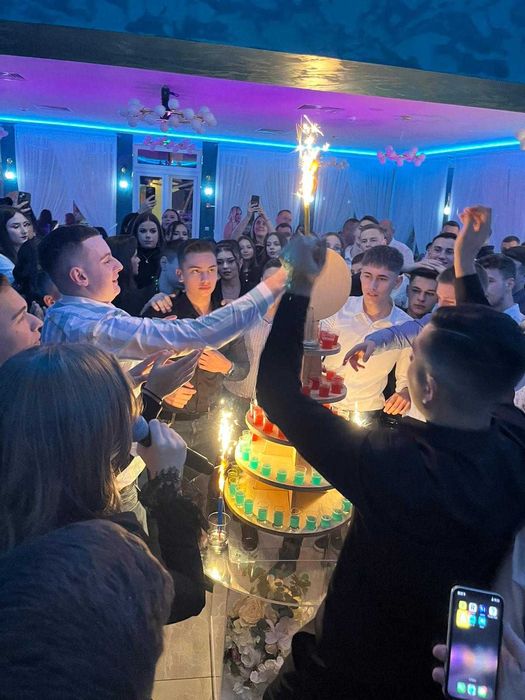 Boooom! 
De inchiriat tort de shoturi pentru super evenimente !