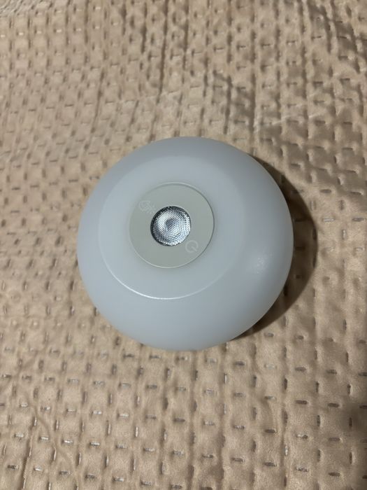 lampa cu lumina rosie si sunete, bebelusi