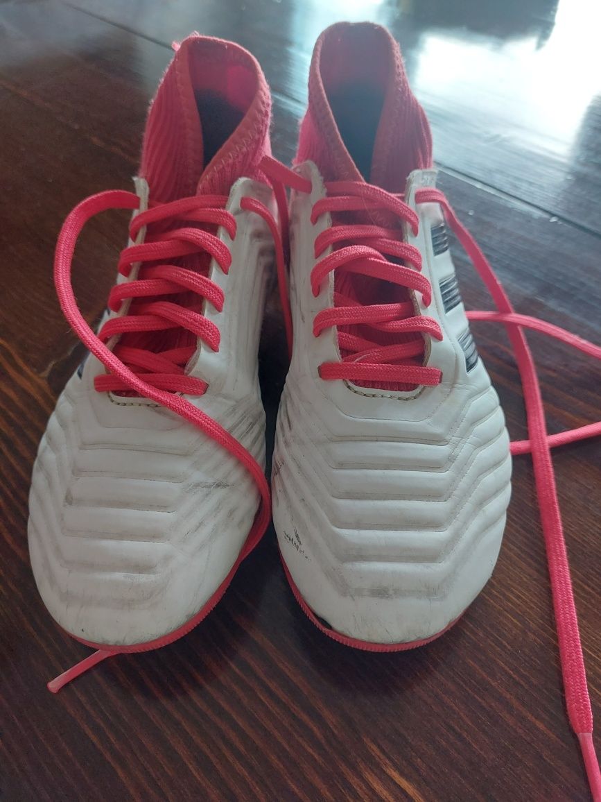 Бутони "Adidas predator"