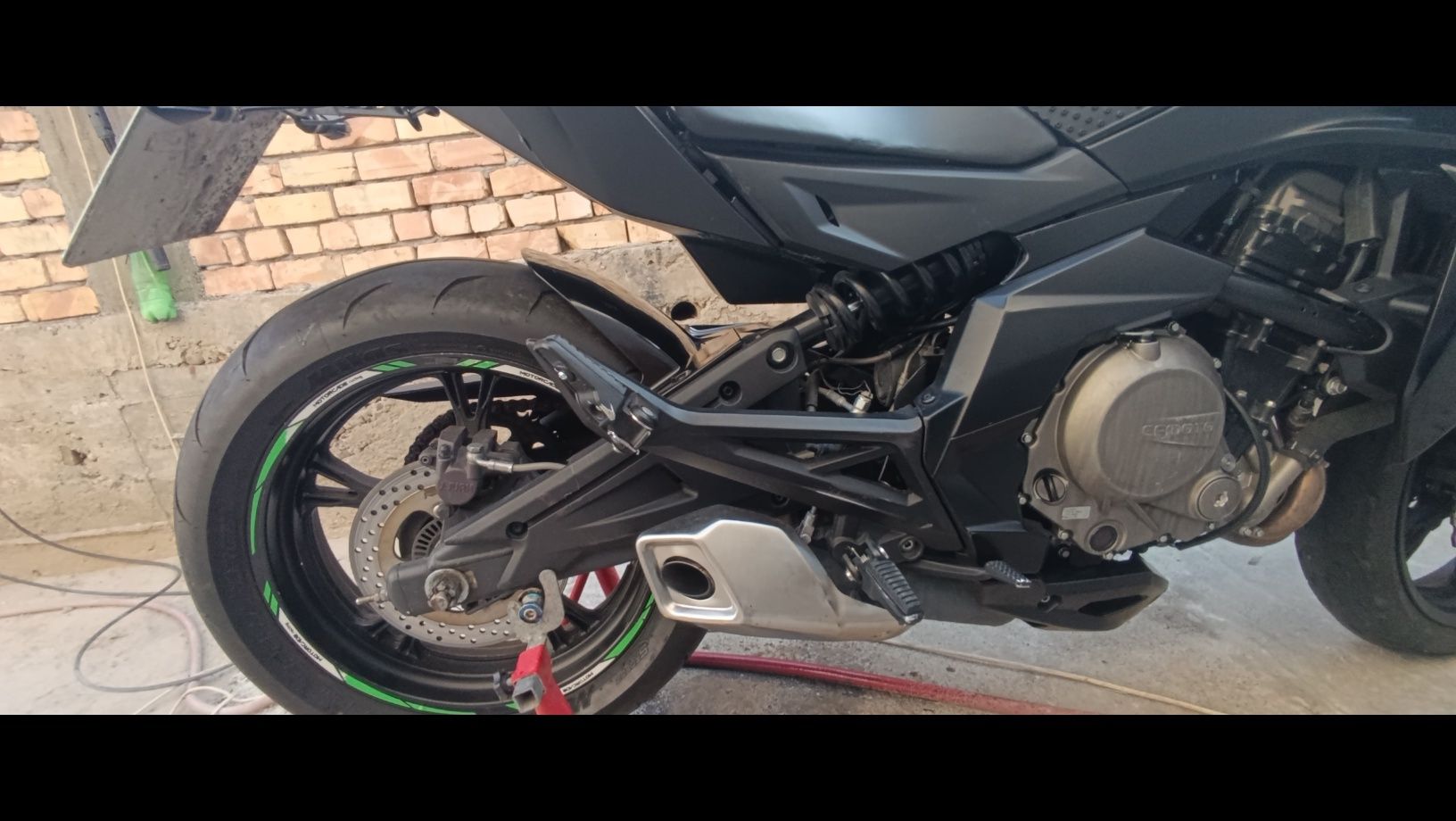 CFMOTO 650NK strit sport