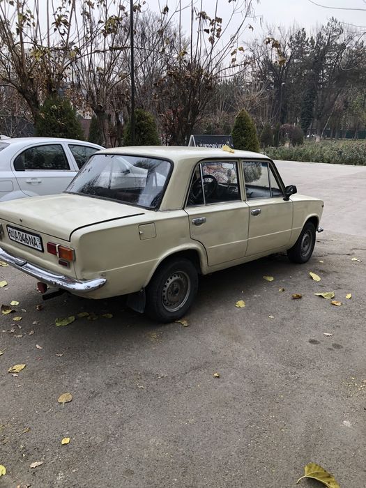 Vaz 2101 sotiladi