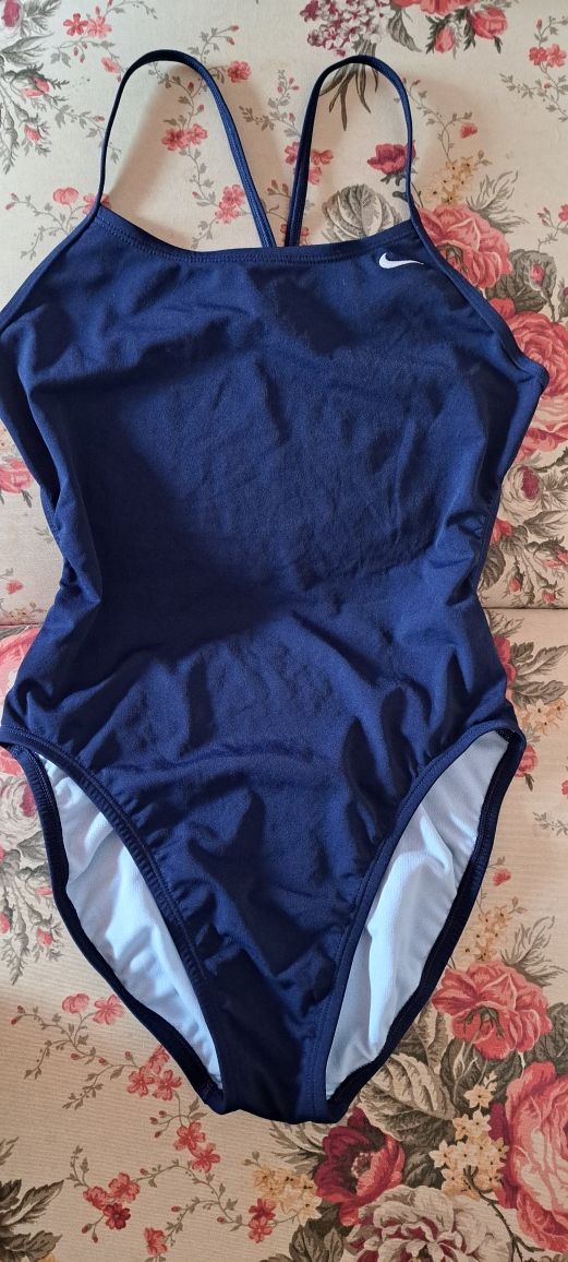 Бански Nike. Цвят - син.