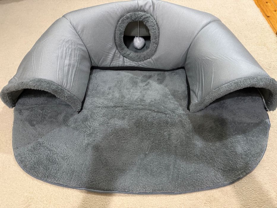 Продавам котешки тунел!