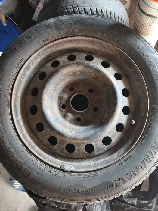 Гуми с джанти за Тойота Авенсис версо