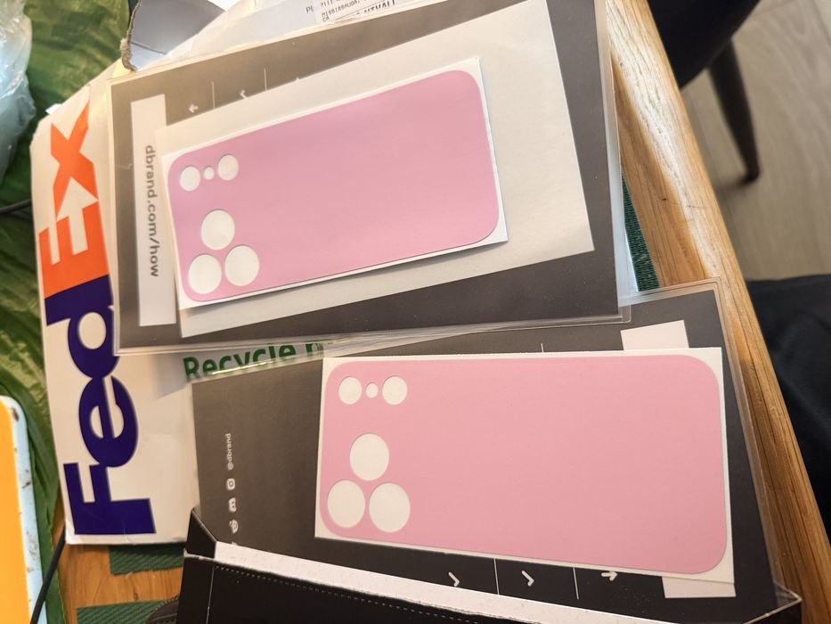 Dbrand скин за iphone 17 pro