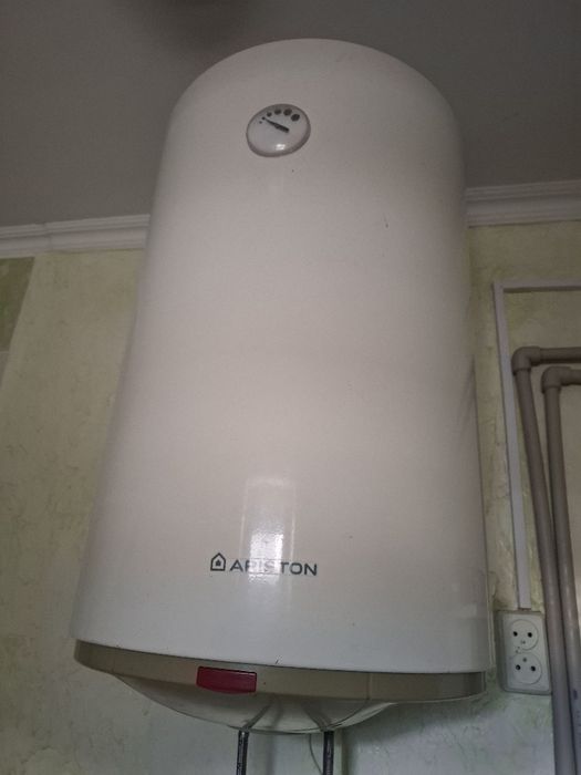 Продаю Аристон 80 л б.у рабочий