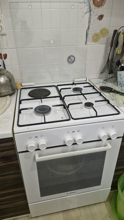 Газовая плита с электрической духовкой