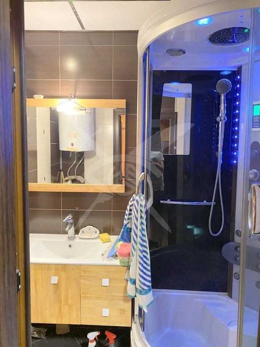 Продава се Тристаен апартамент в Карнобат - 96 кв.м за 553 €/кв.м - Снимка #2