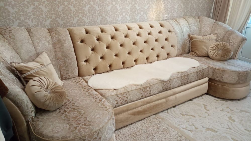 Продам диван очень красивый