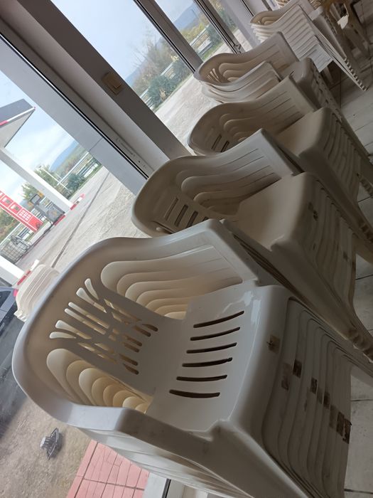 Пластмасови столове