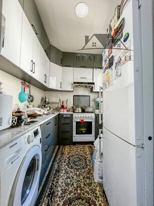 Максим Горький Остановка Художников 4х ком кв.80м2