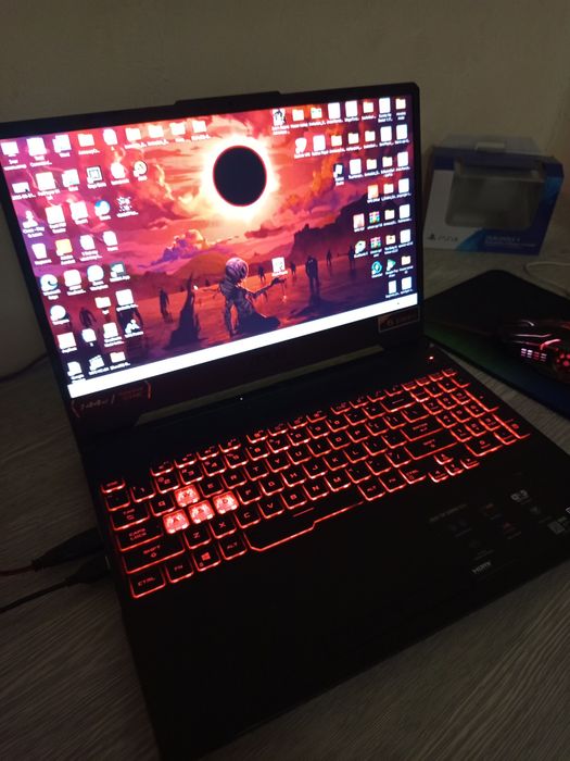 Noutbuk sotiladi igravoy