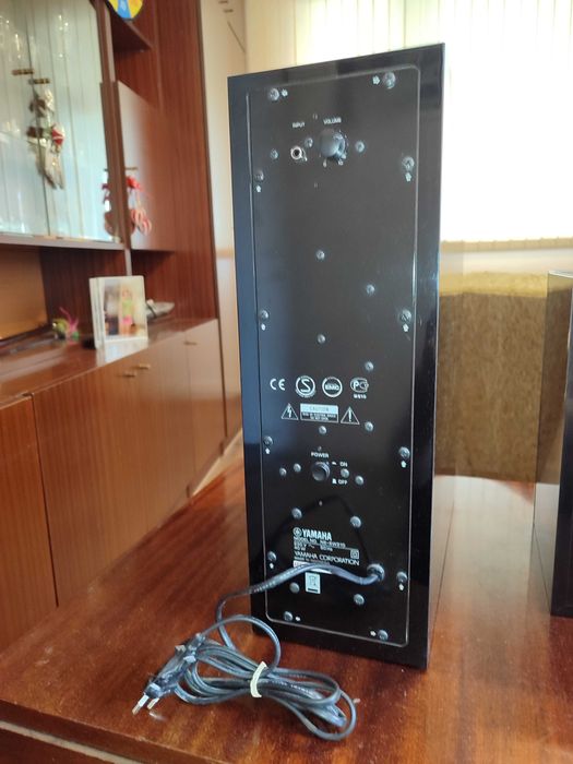 Субуфер Yamaha NS-SW210 + стойки за стена Vogels.