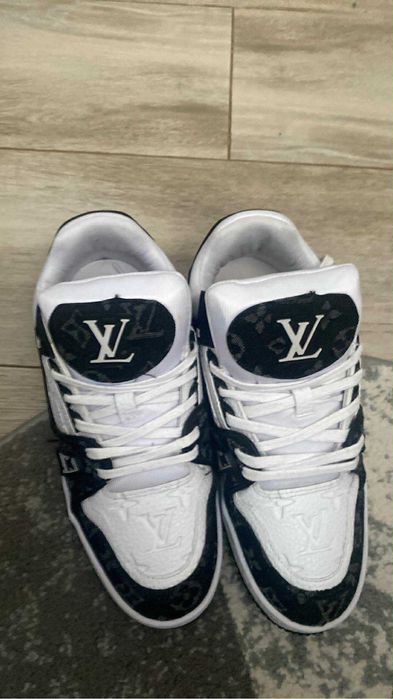 Adidasi LV Trainers