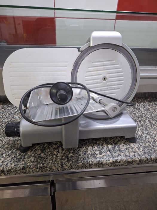 Feliator profesional cu ascutirre cutit