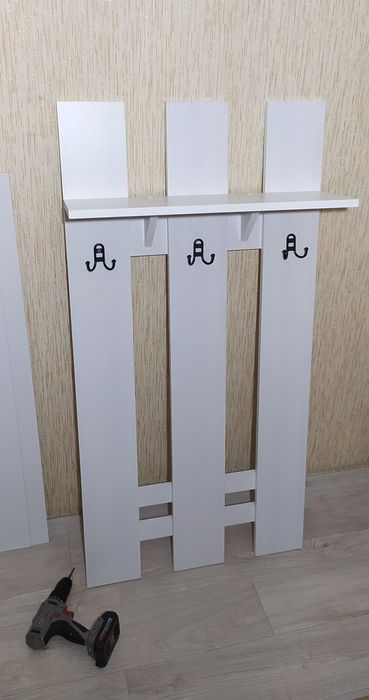 Вешалка в прихожую навесная