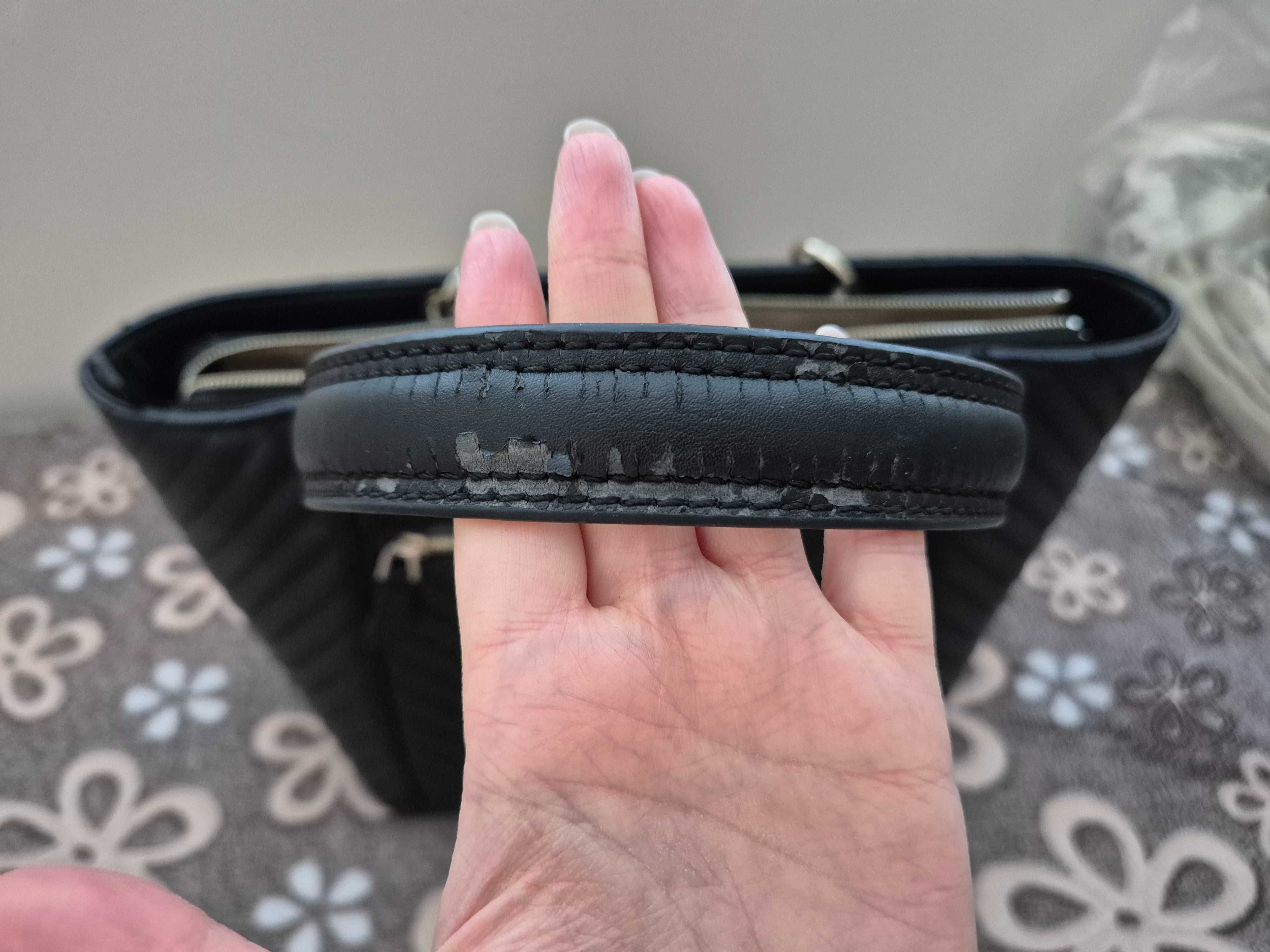 Чанта  от  Guess