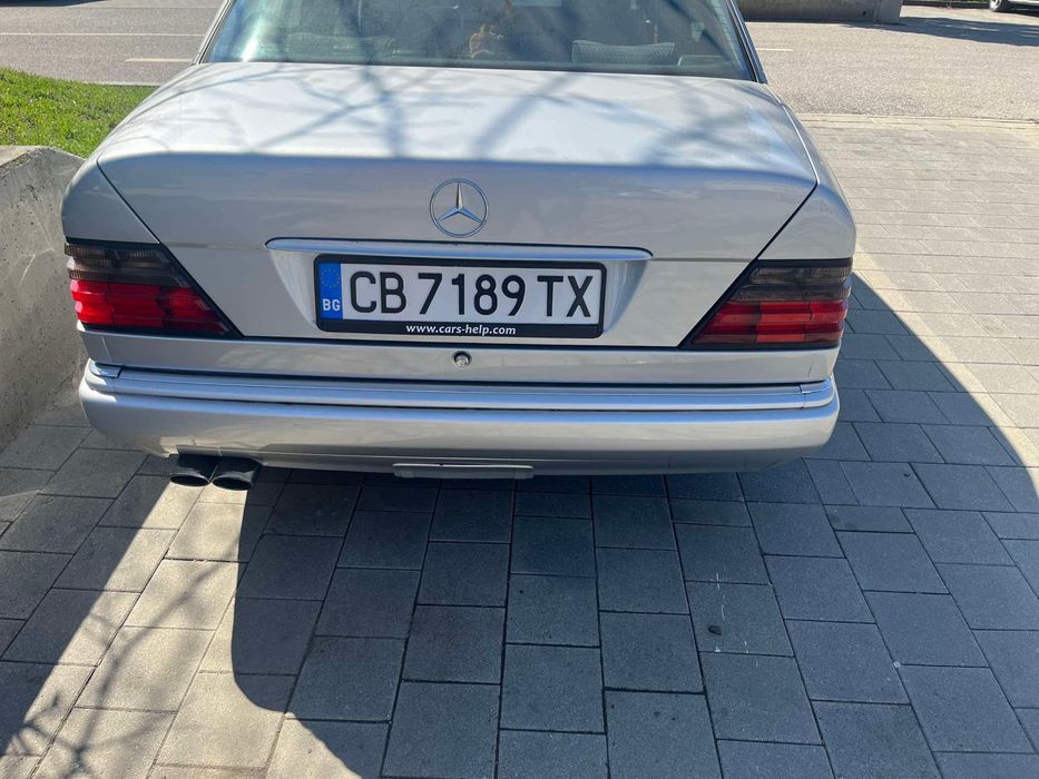 Лайсна за багажнкка w124 Е class