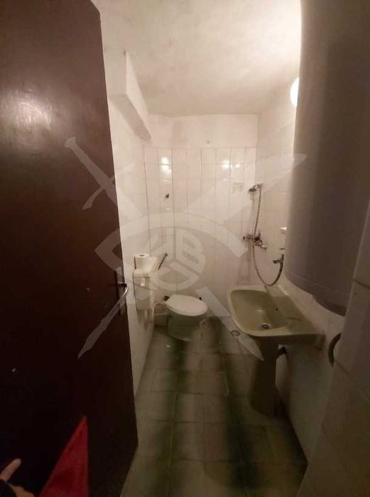 Дава се под наем Едностаен апартамент в Варна, Спортна зала - 15 кв.м за 160 € - Снимка #2