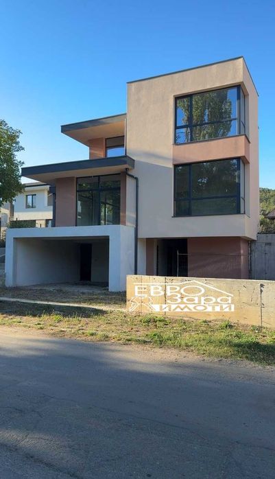 Новопостроени масивни къщи за продажба в село Старозагорски бани