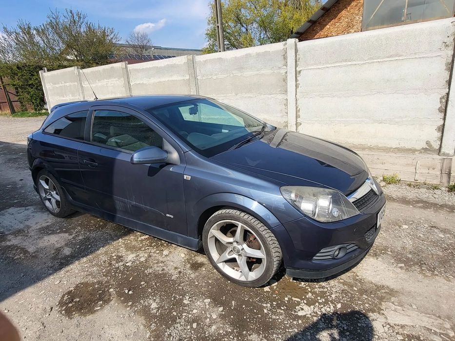 Usa stanga fata/Haion spate/Stop/Bara spate Opel astra H GTC