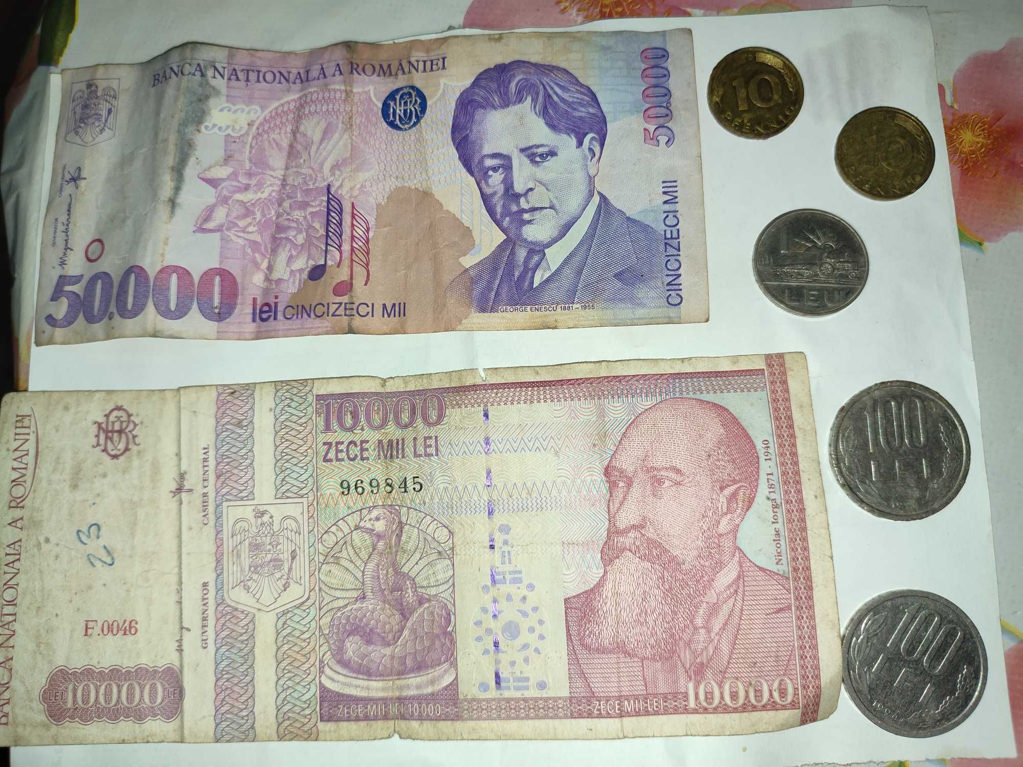 Vând banii vechi pe toți la 3000 de euro