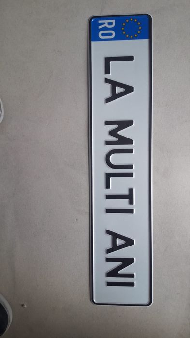 Numere auto distantate sau normale ornamentale