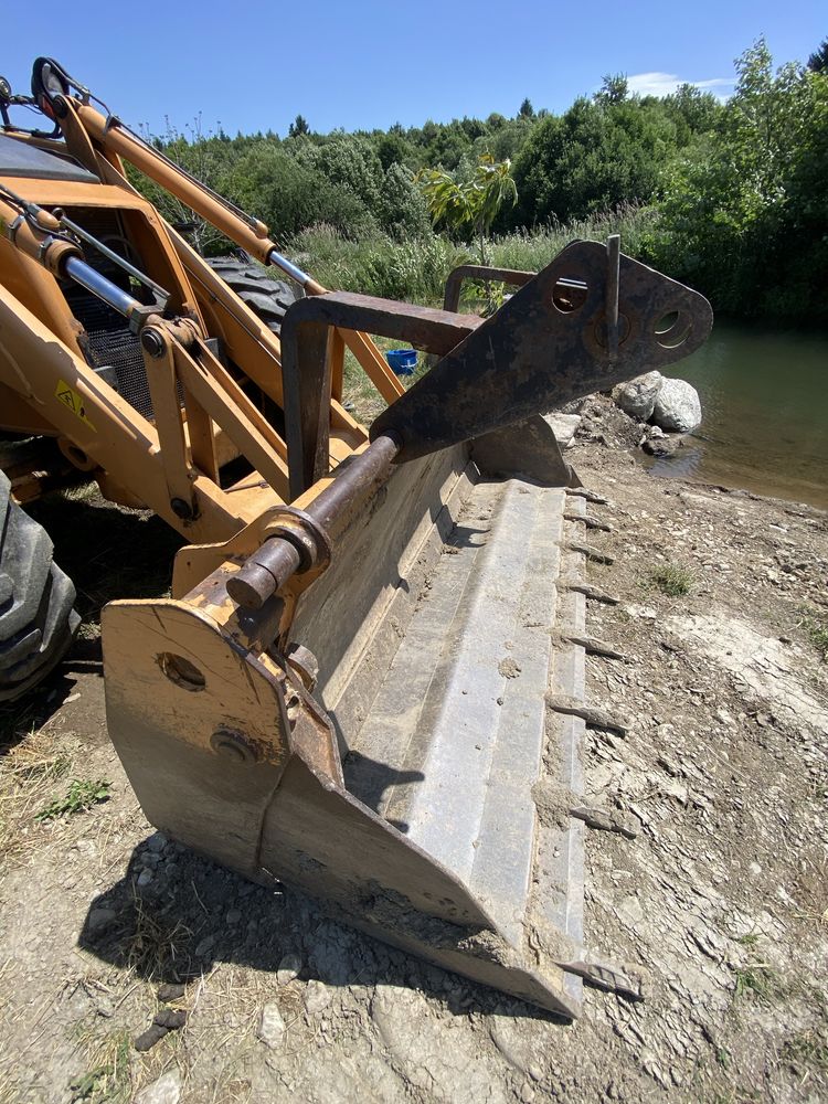 Buldoexcavator Case 695 SM