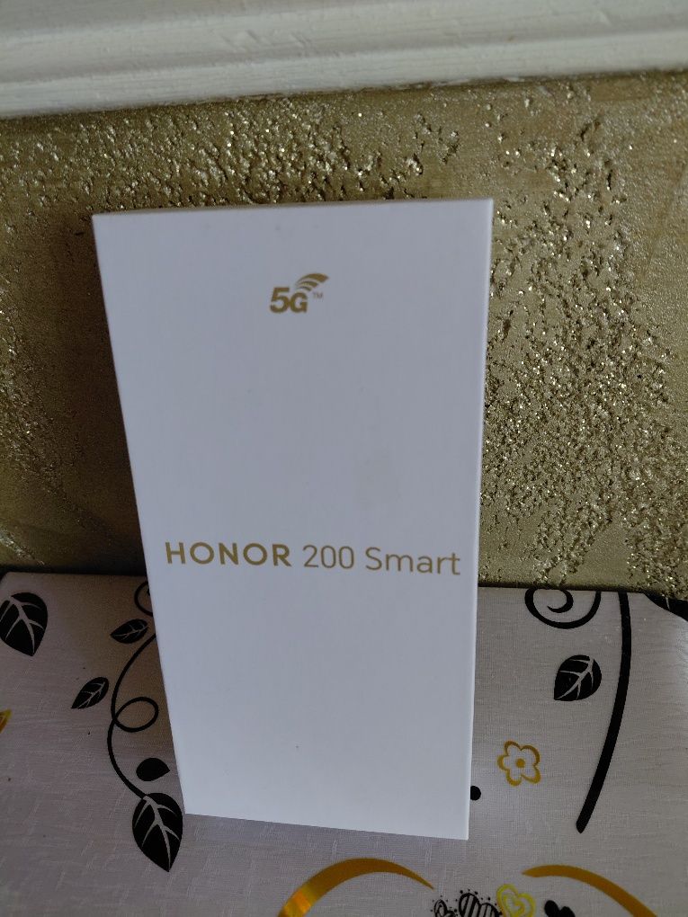 Vindem honor 200 smatr nou la cutie