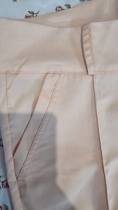 Брюки 44-46 размер Абсолютно новый Оч пушти ранг 
Юнусобод 17-квартал