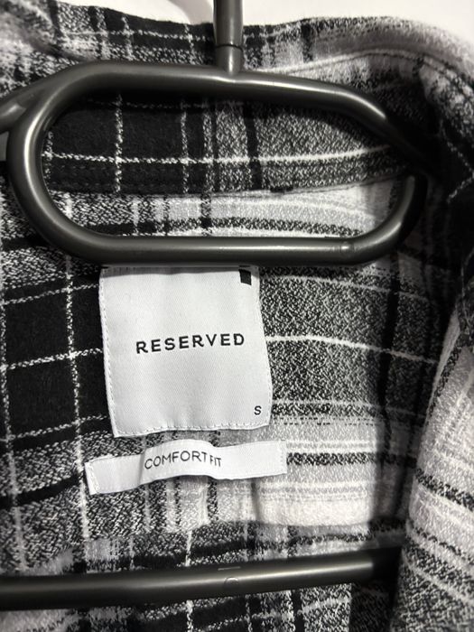 Camasa comfort fit in carouri Reserved