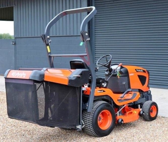 Servici cosit suprafete mari